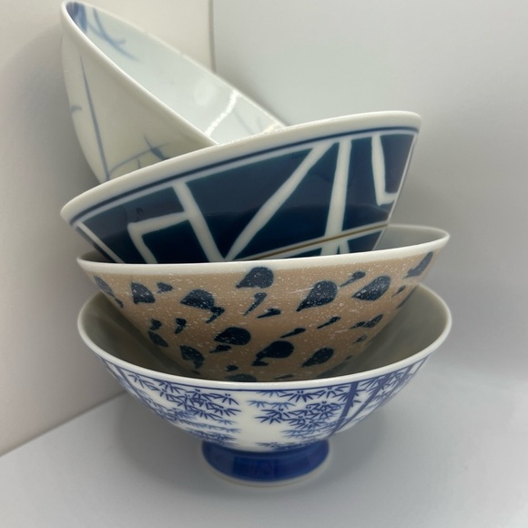 Vintage Japanese Sometsuke Blue/White Footed Porcelain Rice Bowls- Set of 4 - Picture 4 of 11